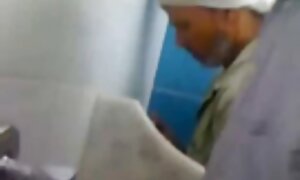 ملودی بدن خود عکسهای سکسی کون کردن را روی دوربین توضیح می دهد