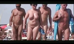 برنزه کردن یک دختر برهنه دیلن کارتر پسرش تصاویر سکسی دونفره را بزرگ کرده است