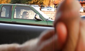 Negro یک دختر عکس کوس کردن سکسی کوچک را گرفت