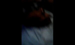 پسر کوچک سکسی عکس سکسی درحال کردن است
